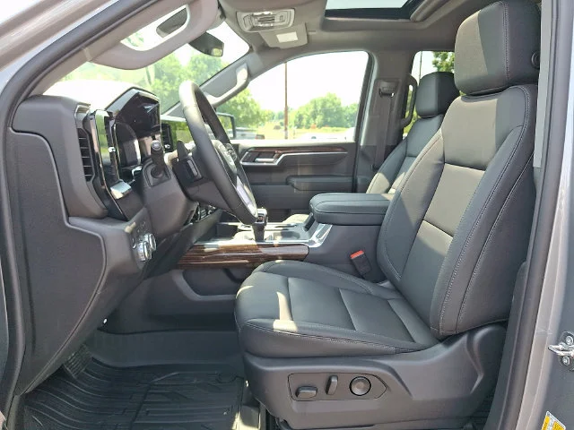 New 2026 Sterling Metallic GMC Elevation image 13