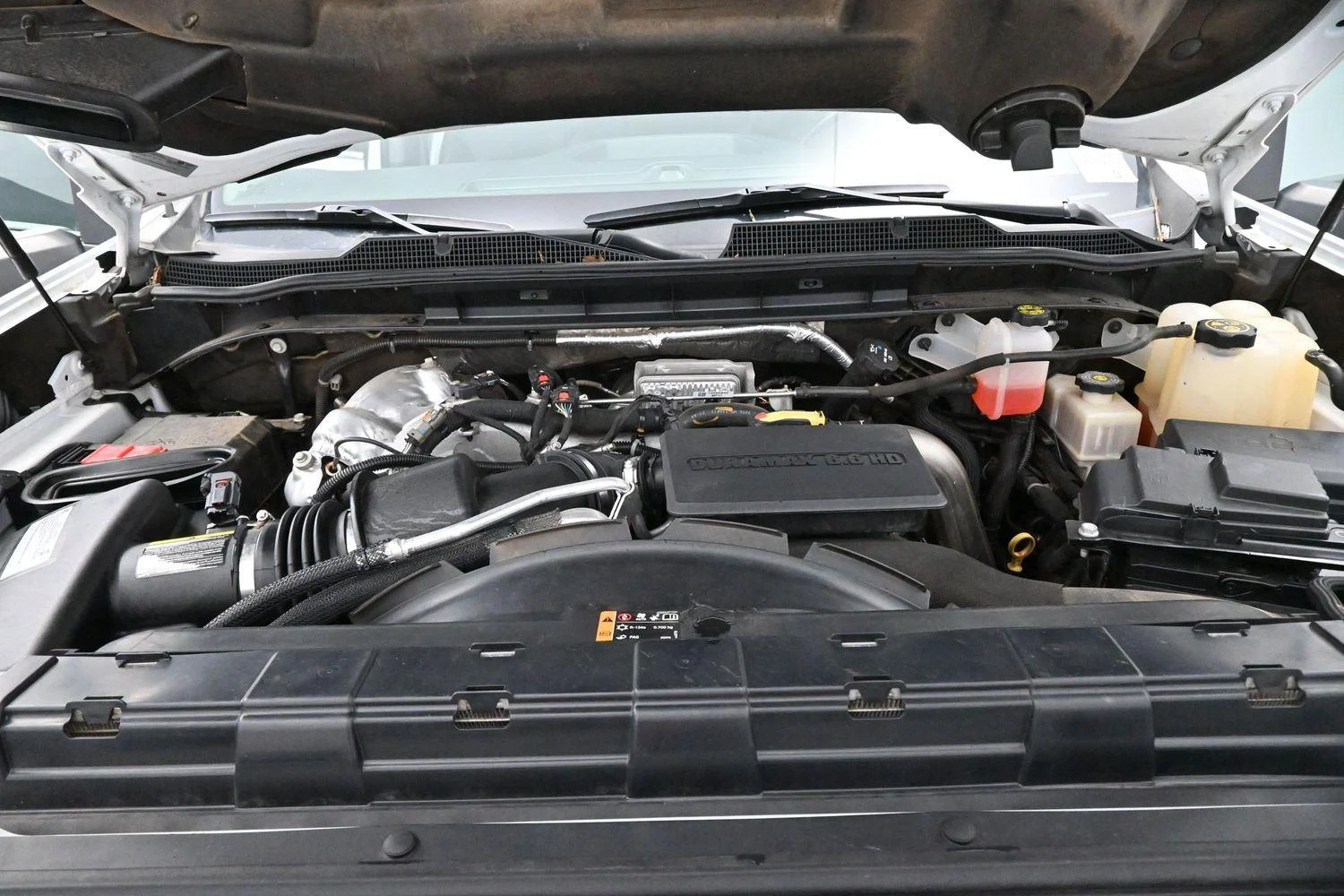 Used 2022 Summit White Chevrolet LTZ image 38