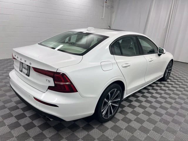 Used 2021 White Volvo T5 Momentum image 5