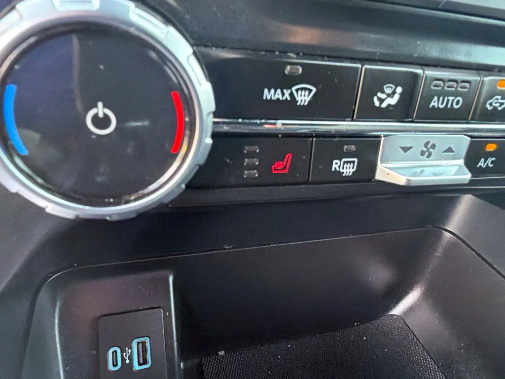 Used 2023 Oxford White Ford XLT image 16