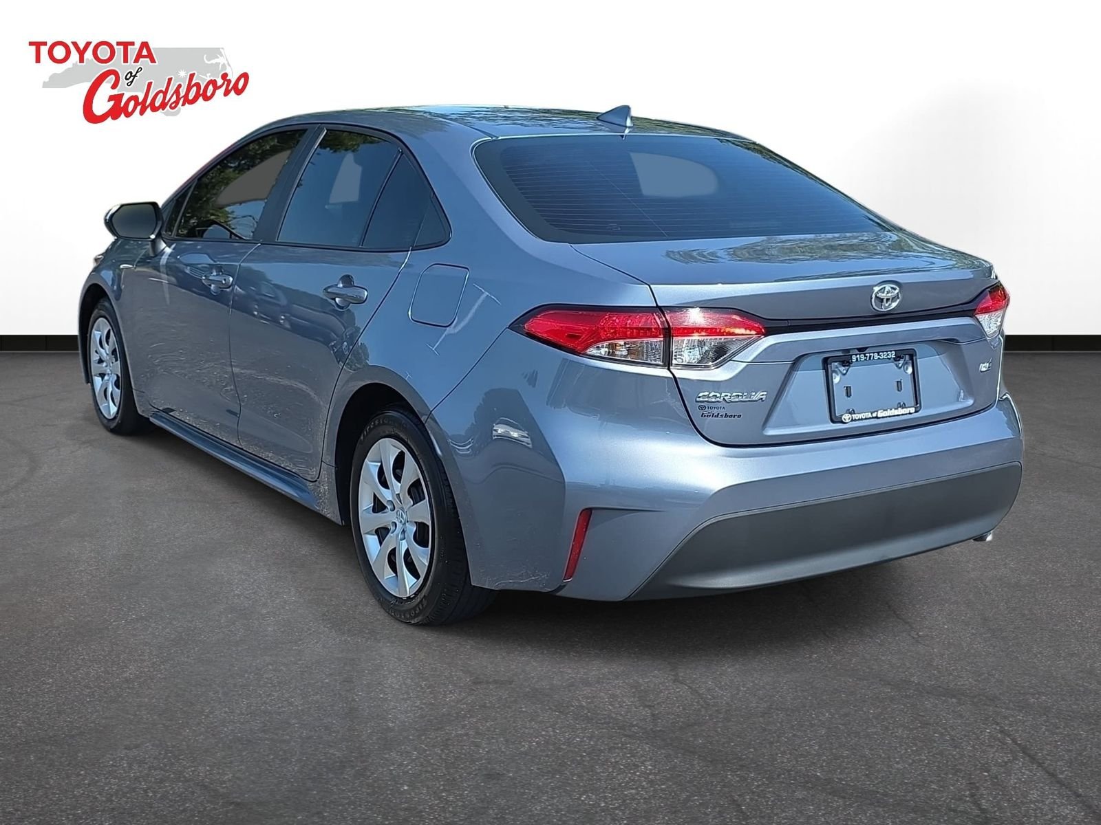 Used 2025  Toyota LE image 7