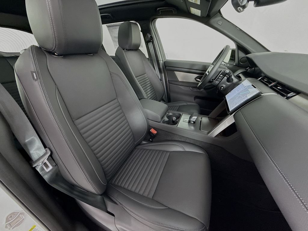 New 2025 Fuji White Land Rover SE image 30