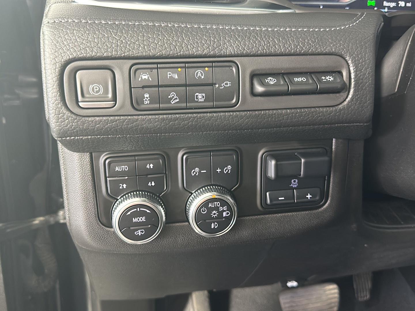Used 2022 Onyx Black GMC Denali image 21