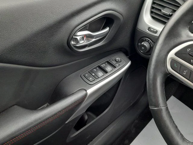 2017 Jeep Cherokee Trailhawk - Photo 38
