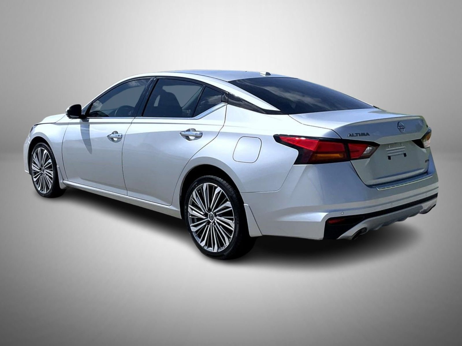 Used 2023 Silver Nissan 2.5 SL image 7