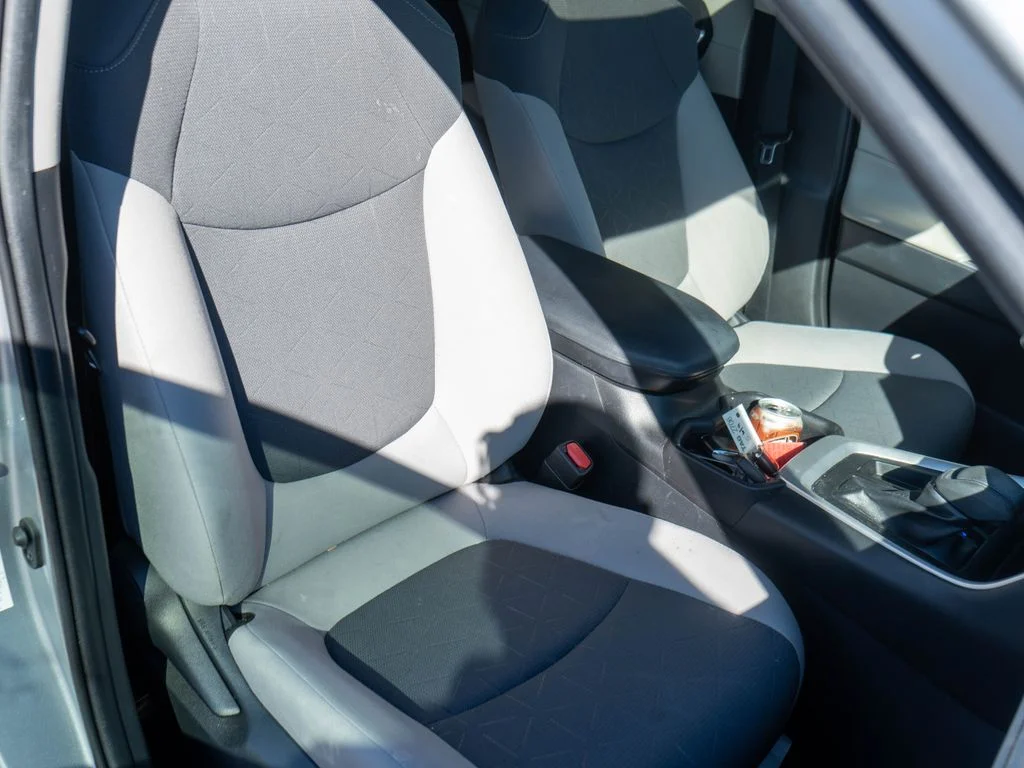 Used 2019 Silver Toyota XLE image 9