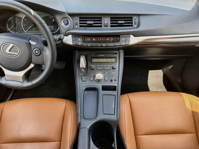 Used 2014 Red Line Lexus Hybrid image 18