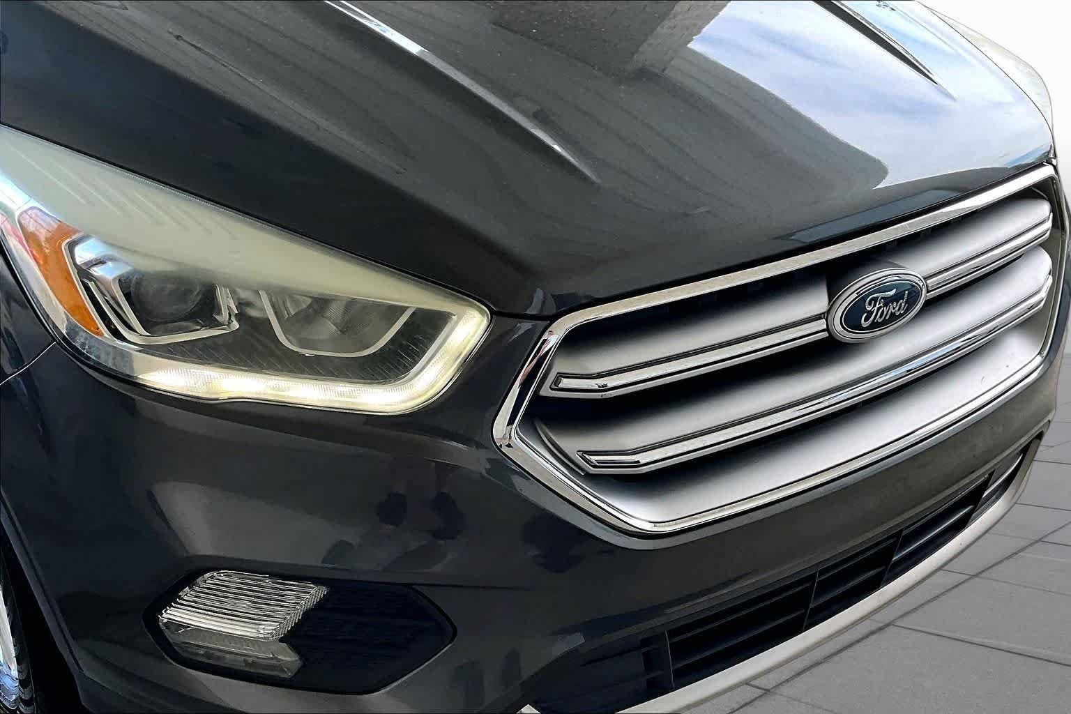 Used 2017 Magnetic Ford SE image 29