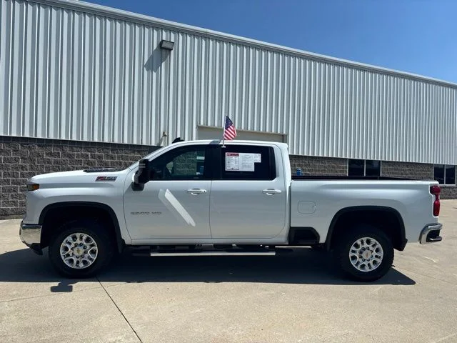 Used 2026 Summit White Chevrolet LT image 10