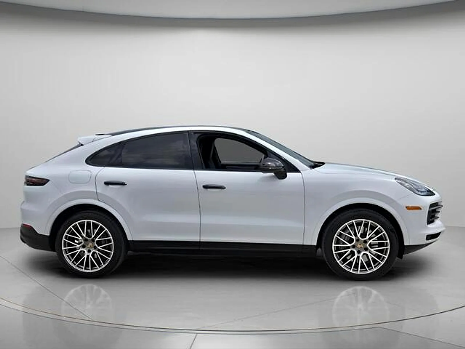 Used 2022  Porsche  image 5