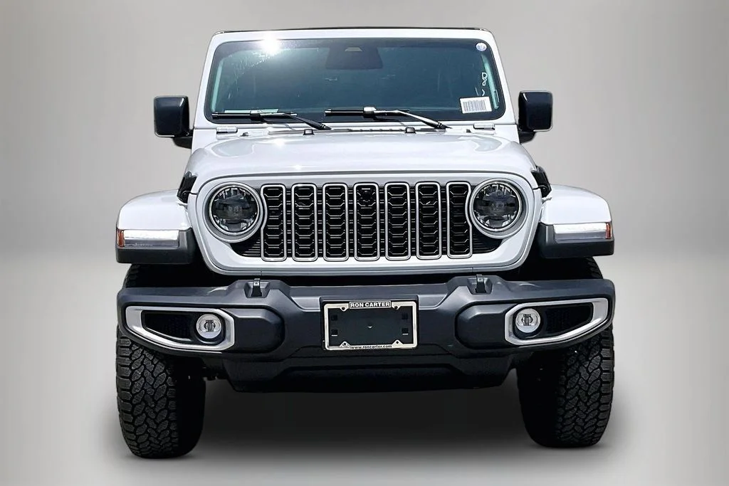 New 2026 Bright White Clear-Coat Exterior Paint Jeep Sahara image 11