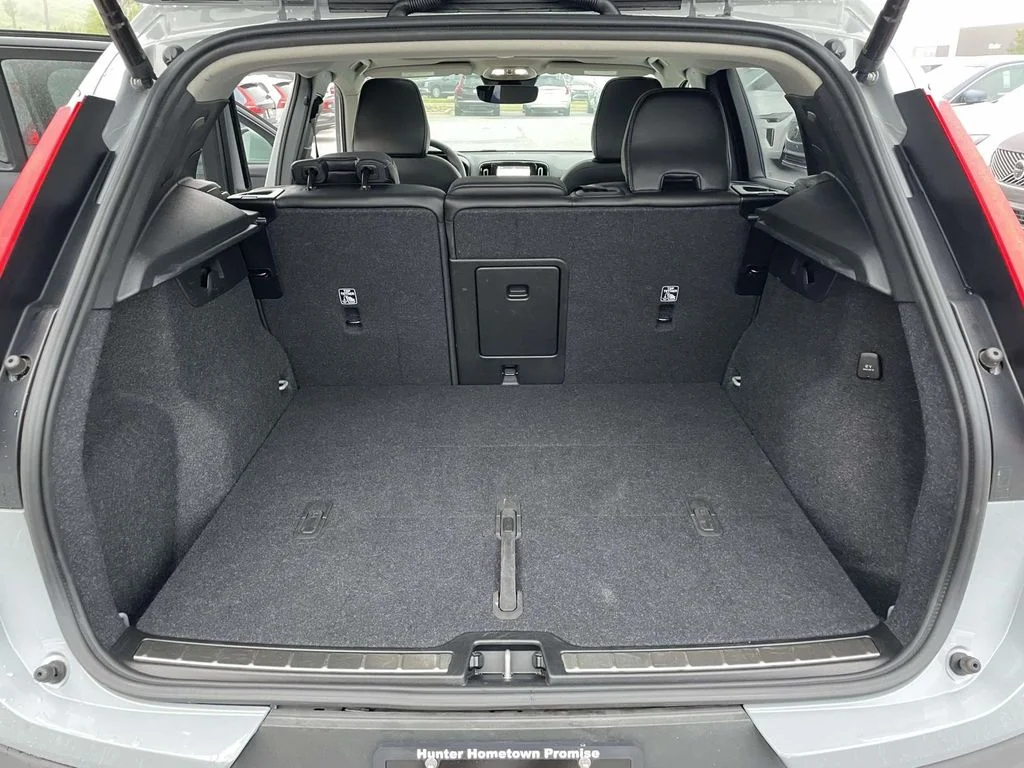 Certified Used 2025 Vapour Grey Volvo Plus image 30