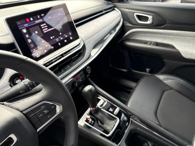 Used 2023 Black Jeep Latitude image 46
