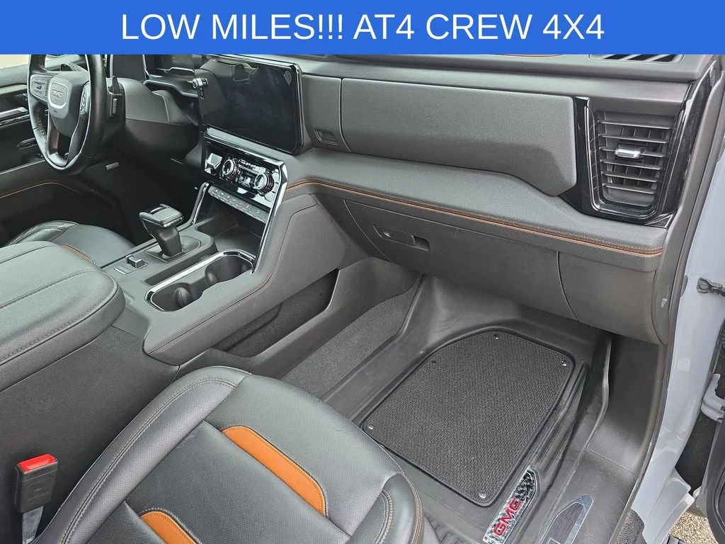 Used 2024  GMC AT4 image 30