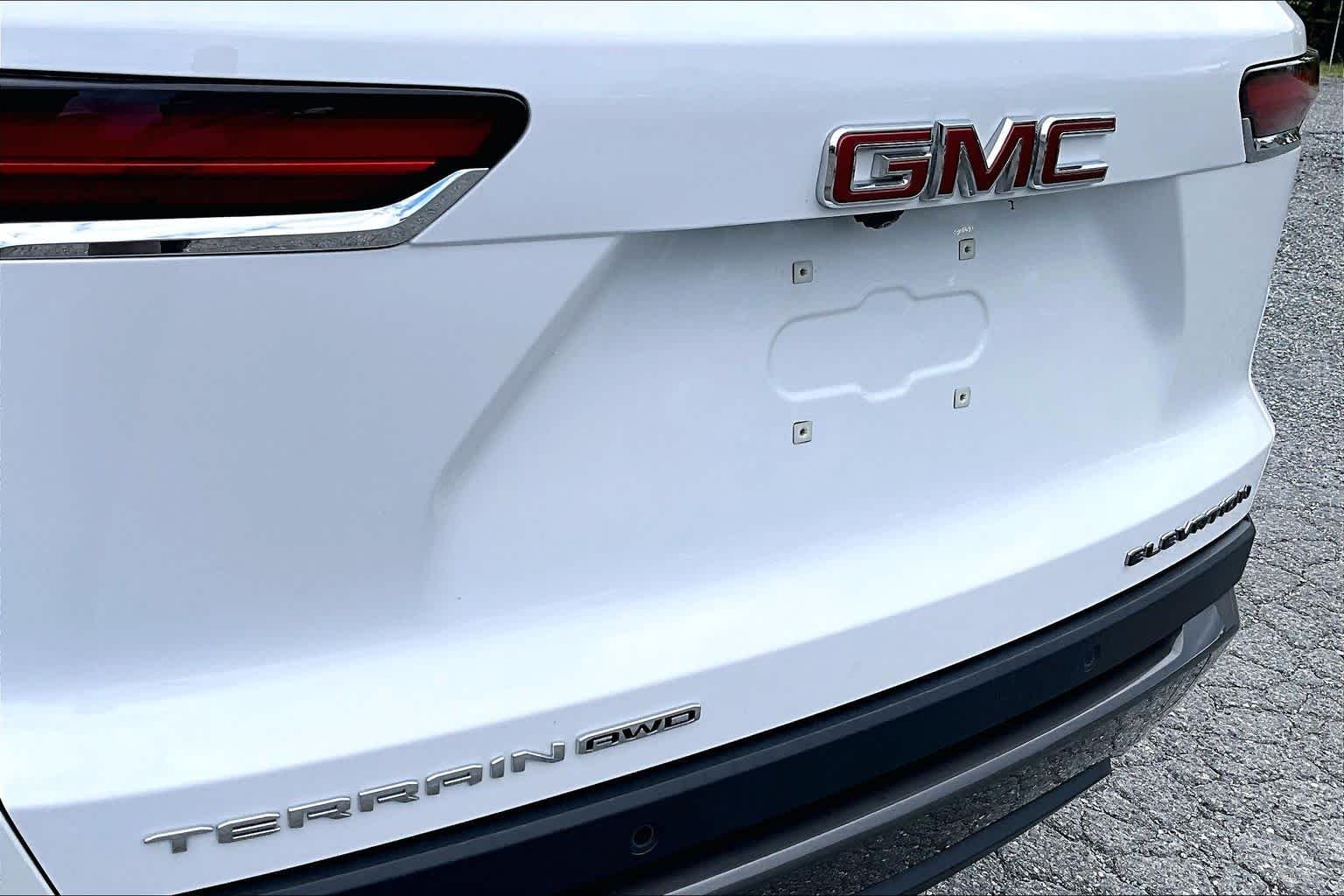 Used 2026 Summit White GMC AWD Elevation image 10