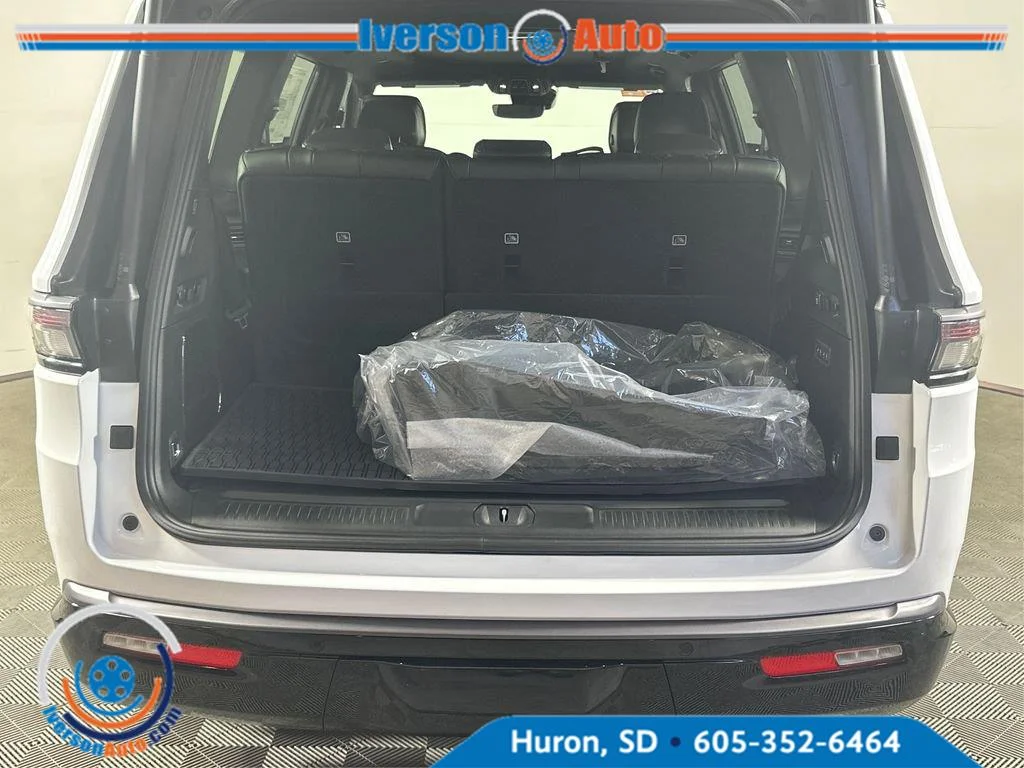New 2026 Bright White Clearcoat Jeep Upland image 10