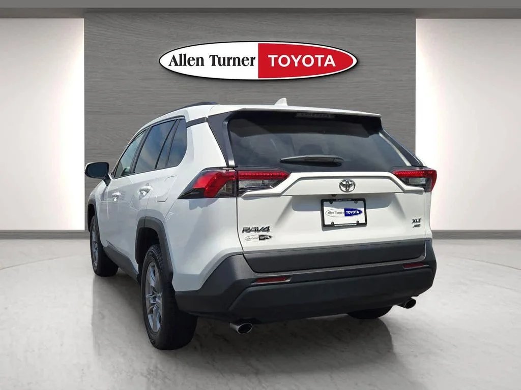 Used 2024 White Toyota XLE image 9