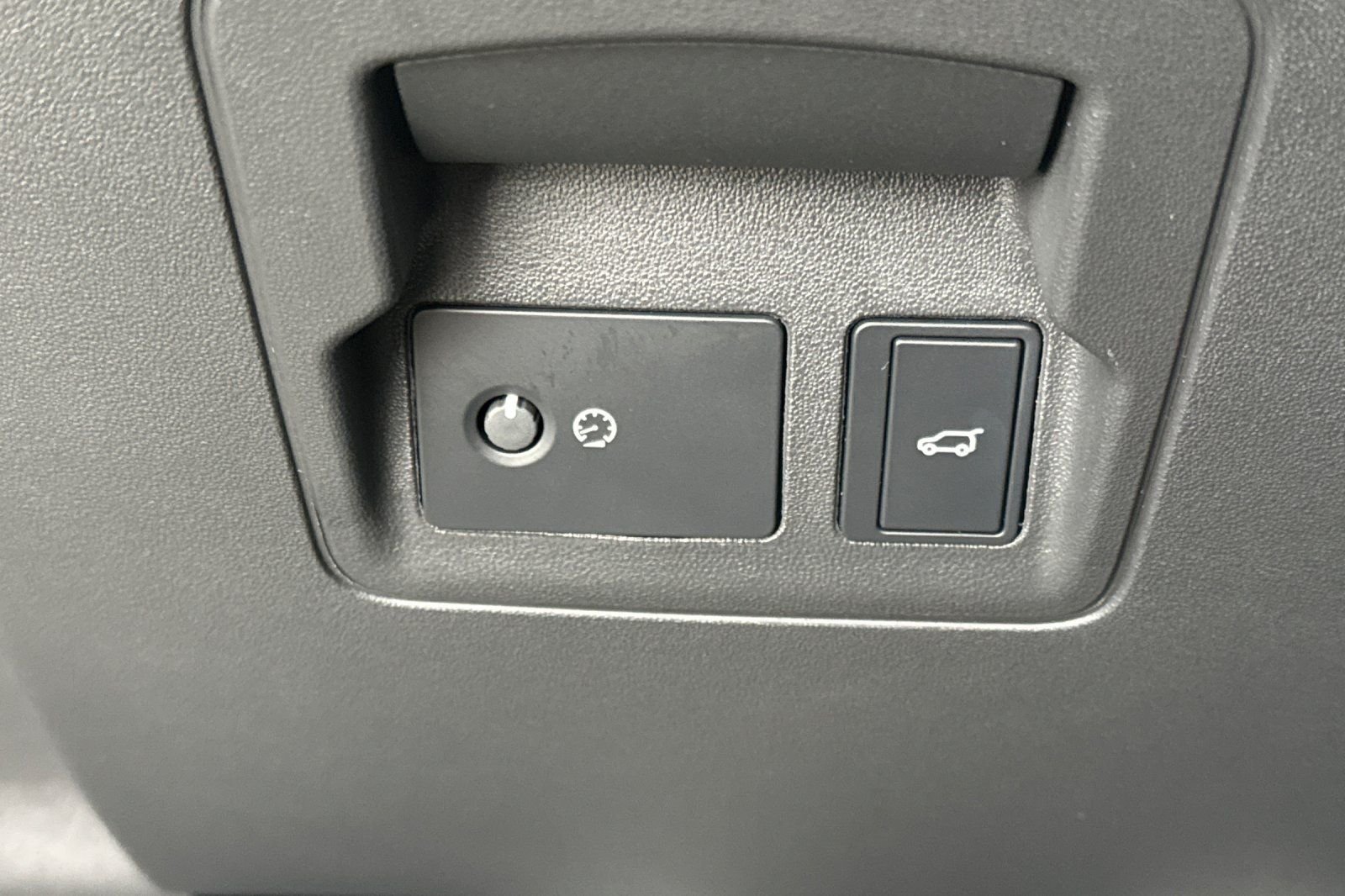 Certified Used 2026 Black Land Rover Dynamic SE image 31