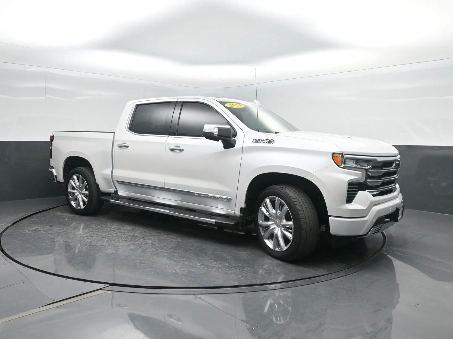 Used 2023 Iridescent Pearl Tricoat Chevrolet High Country image 4