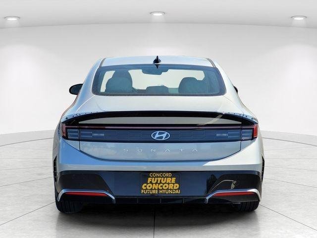 New 2026 Silver Hyundai SEL Sport image 4