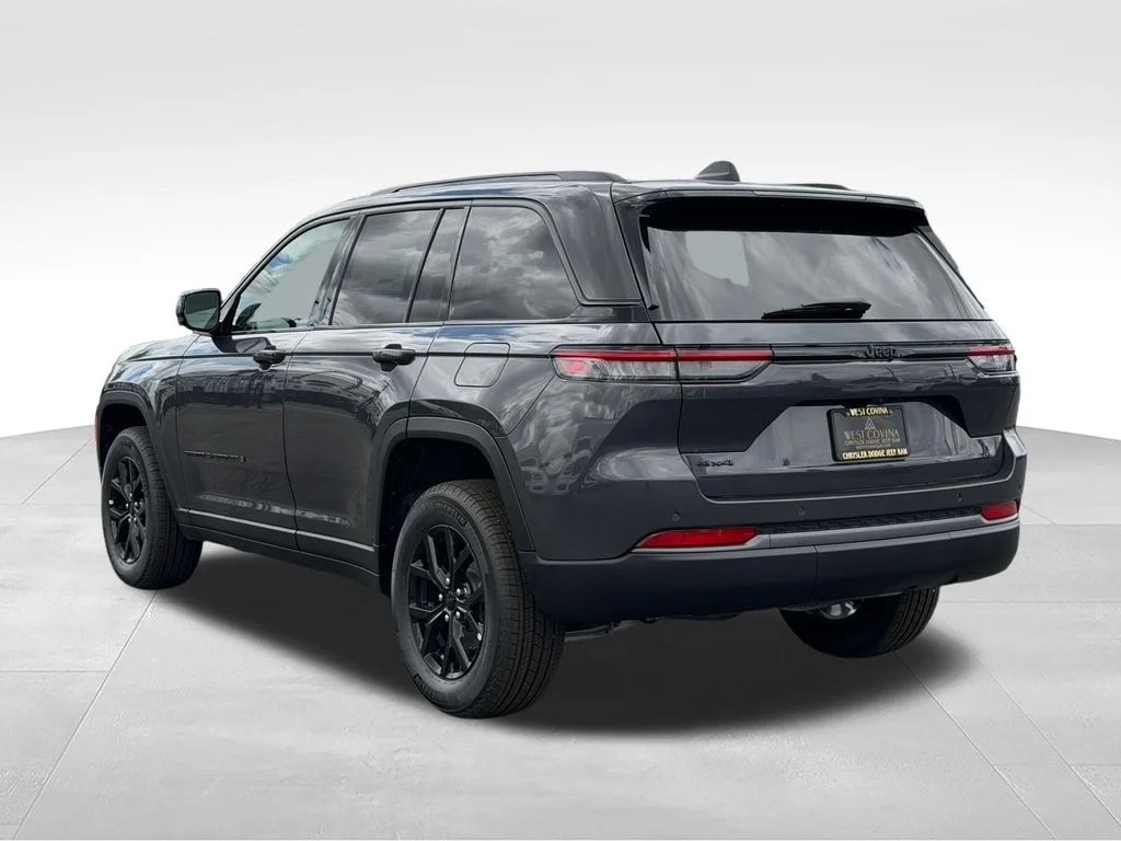 New 2026 Baltic Gray Metallic Clear-Coat Exterior Paint Jeep Altitude image 7