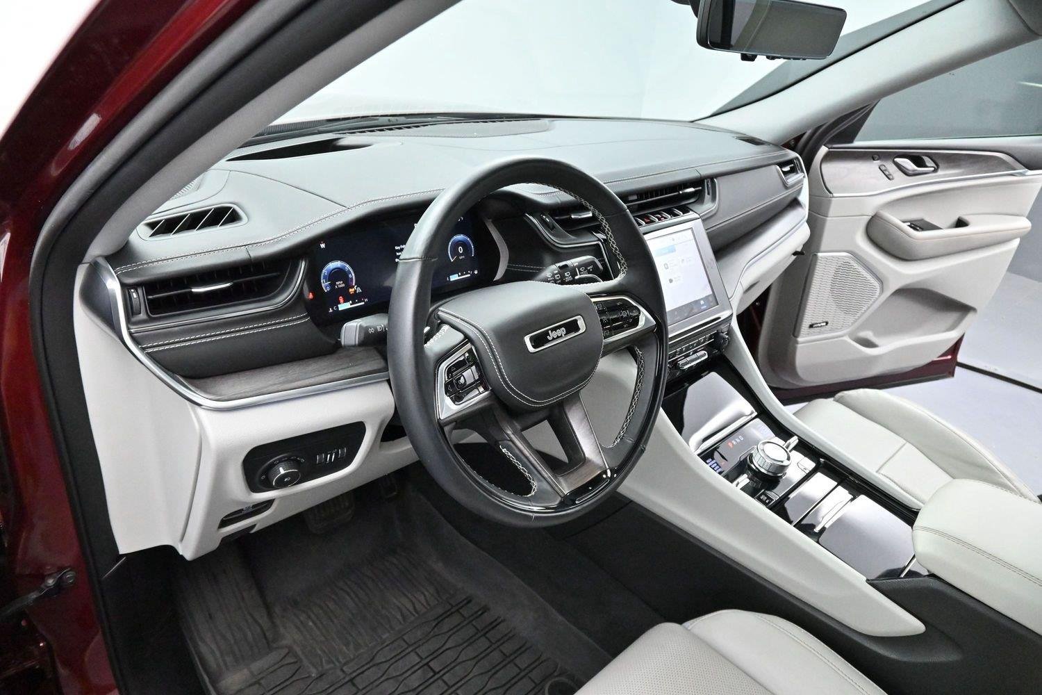 Used 2022 Velvet Red Pearlcoat Jeep Overland image 13