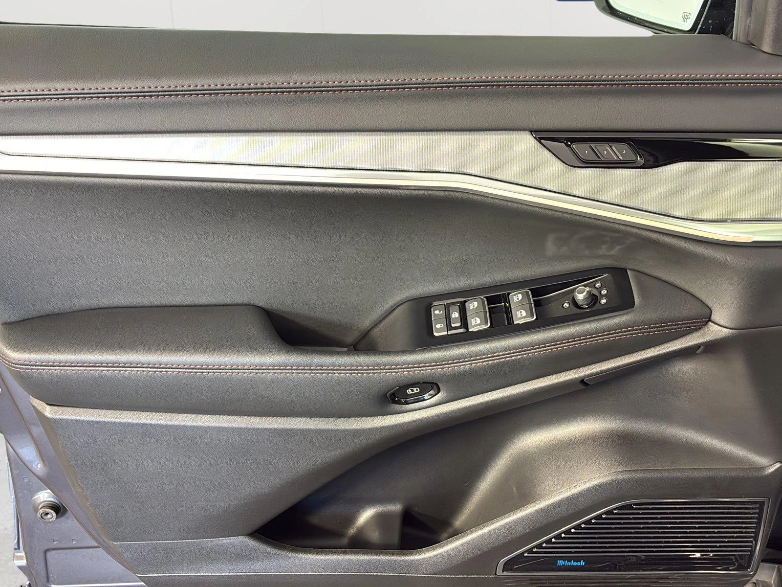 Used 2024 Baltic Gray Metallic Clearcoat Jeep Launch Edition image 24