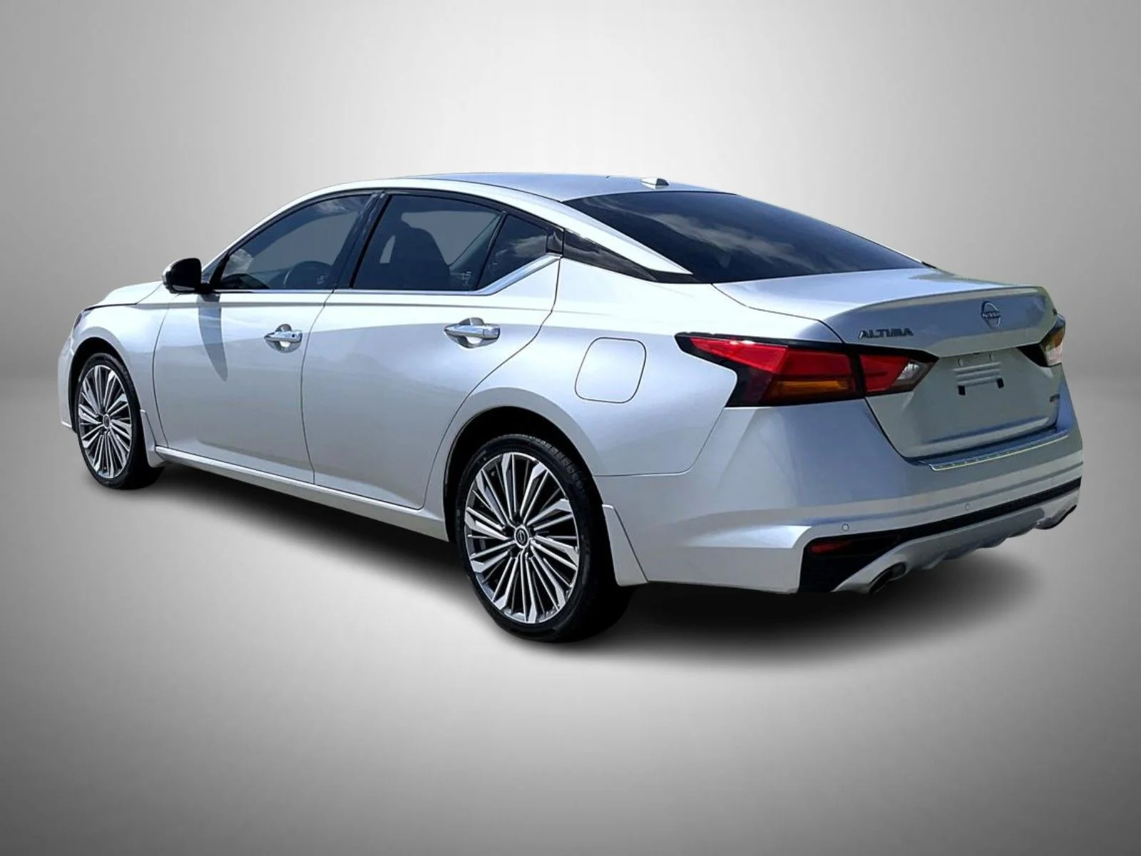 Used 2023 Silver Nissan 2.5 SL image 7