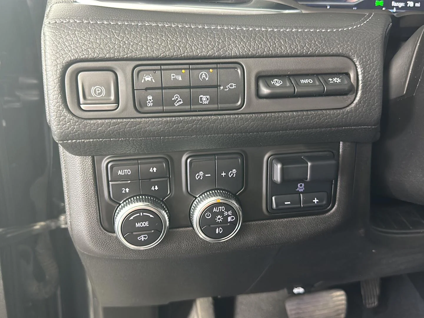Used 2022 Onyx Black GMC Denali image 21