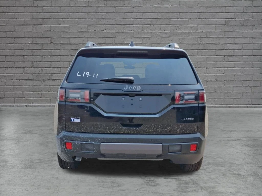 New 2026 Diamond Black Crystal Pearlcoat Jeep Laredo image 7