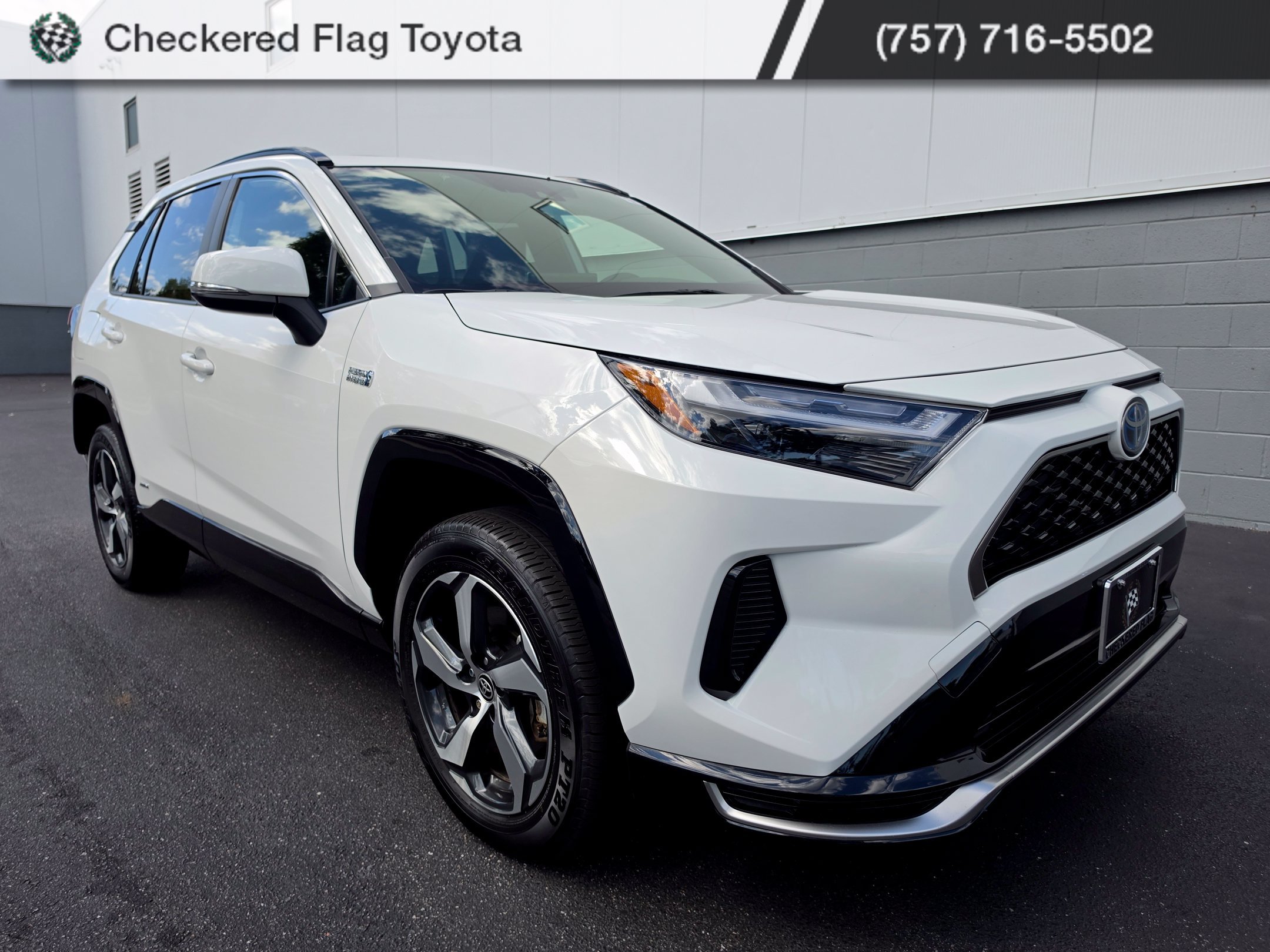 Used 2024 Ice Cap Toyota SE image 7
