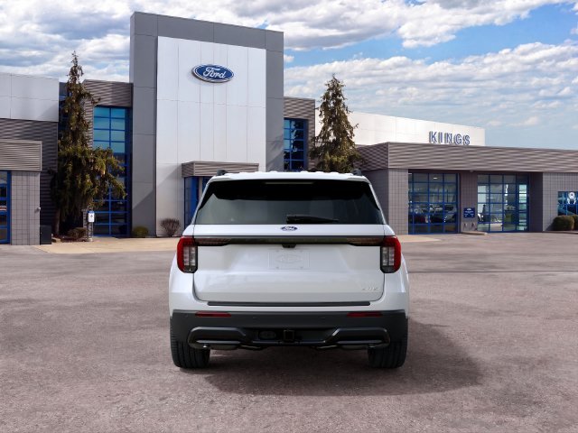 New 2027 Star White Metallic Tri-Coat Ford ST-Line image 7