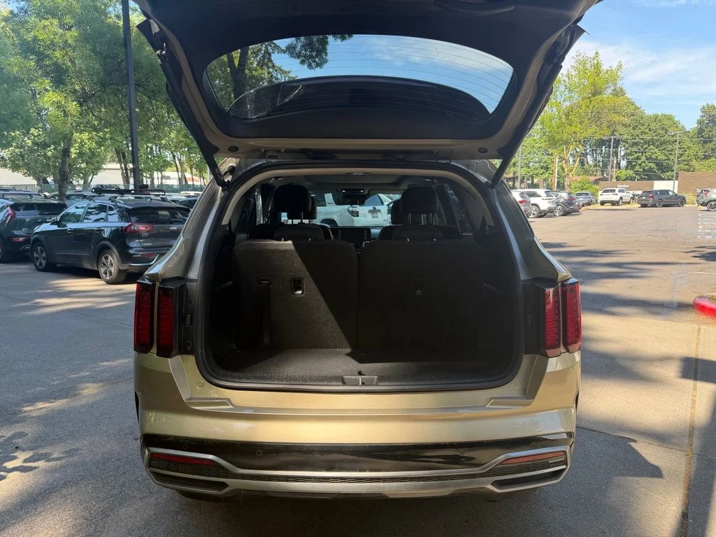 Used 2021 Crystal Beige Kia EX image 14