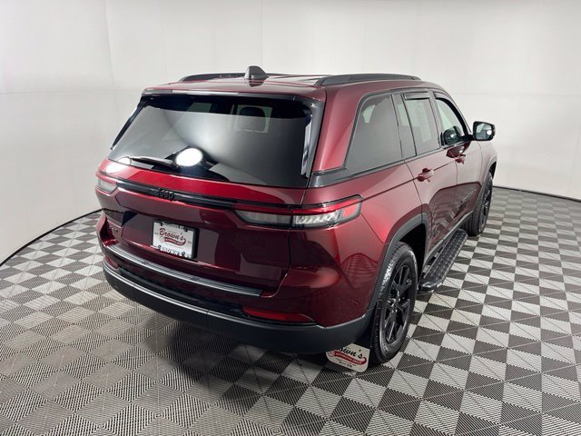 Used 2025 Red Jeep Altitude image 7