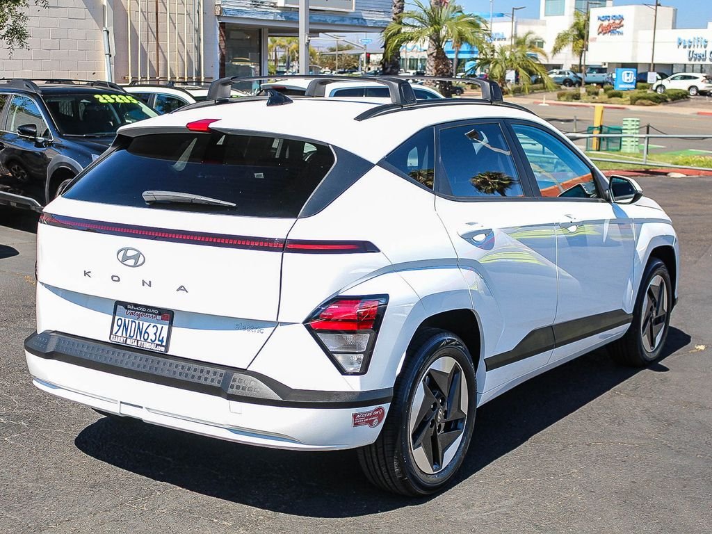 Used 2024 White Hyundai SEL image 8