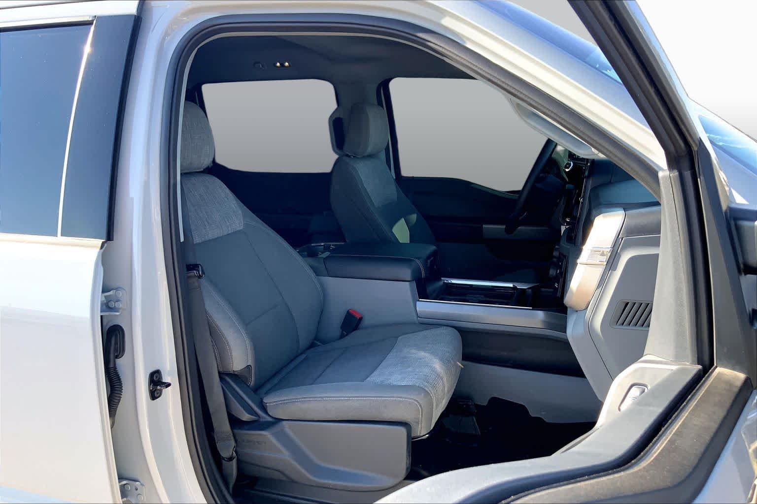 Used 2025 Avalanche Ford XLT image 9