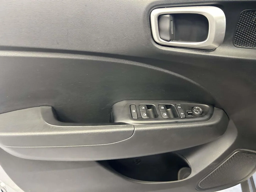 Used 2025 Silver Hyundai SEL image 17
