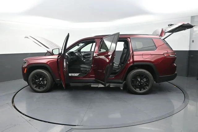New 2026 Velvet Red Pearl-Coat Exterior Paint Jeep Altitude image 33