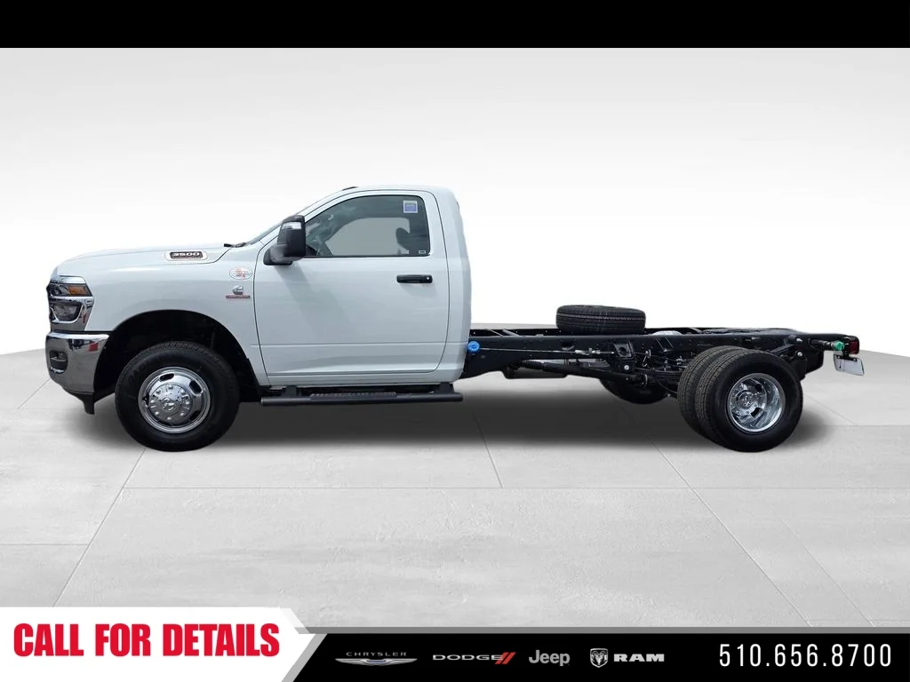 New 2026 Bright White Clear-Coat Exterior Paint RAM Tradesman image 2