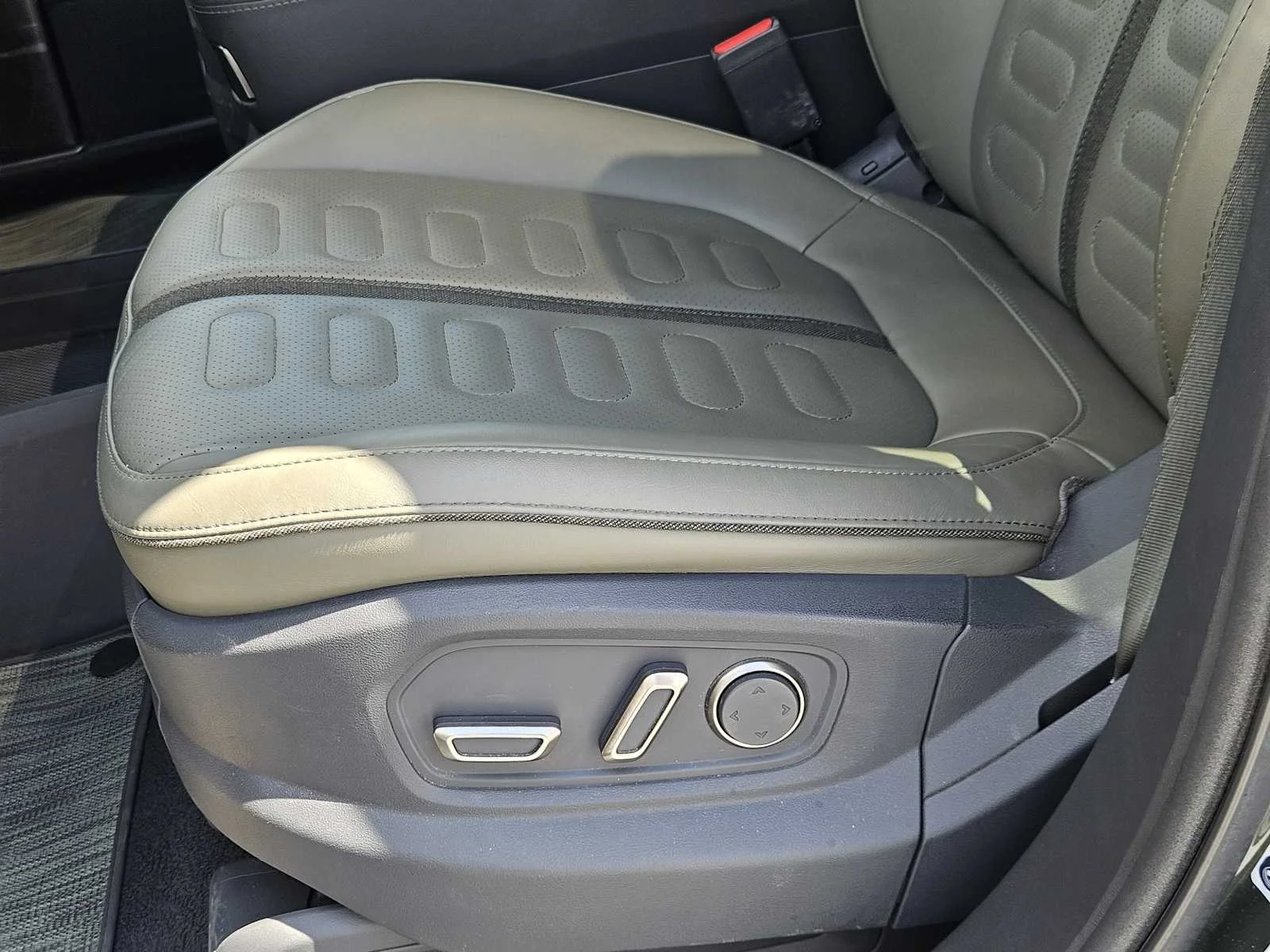 Used 2023 Forest Green Rivian Adventure image 22