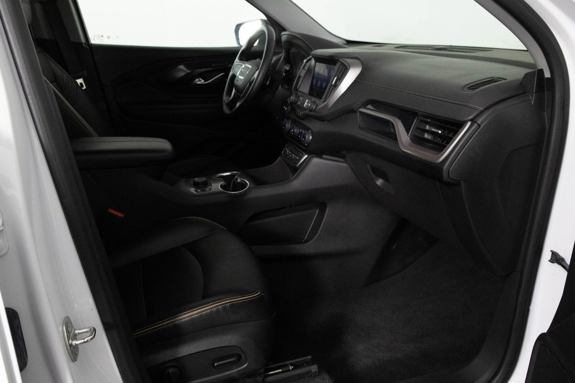 2023 GMC TERRAIN - Image 39