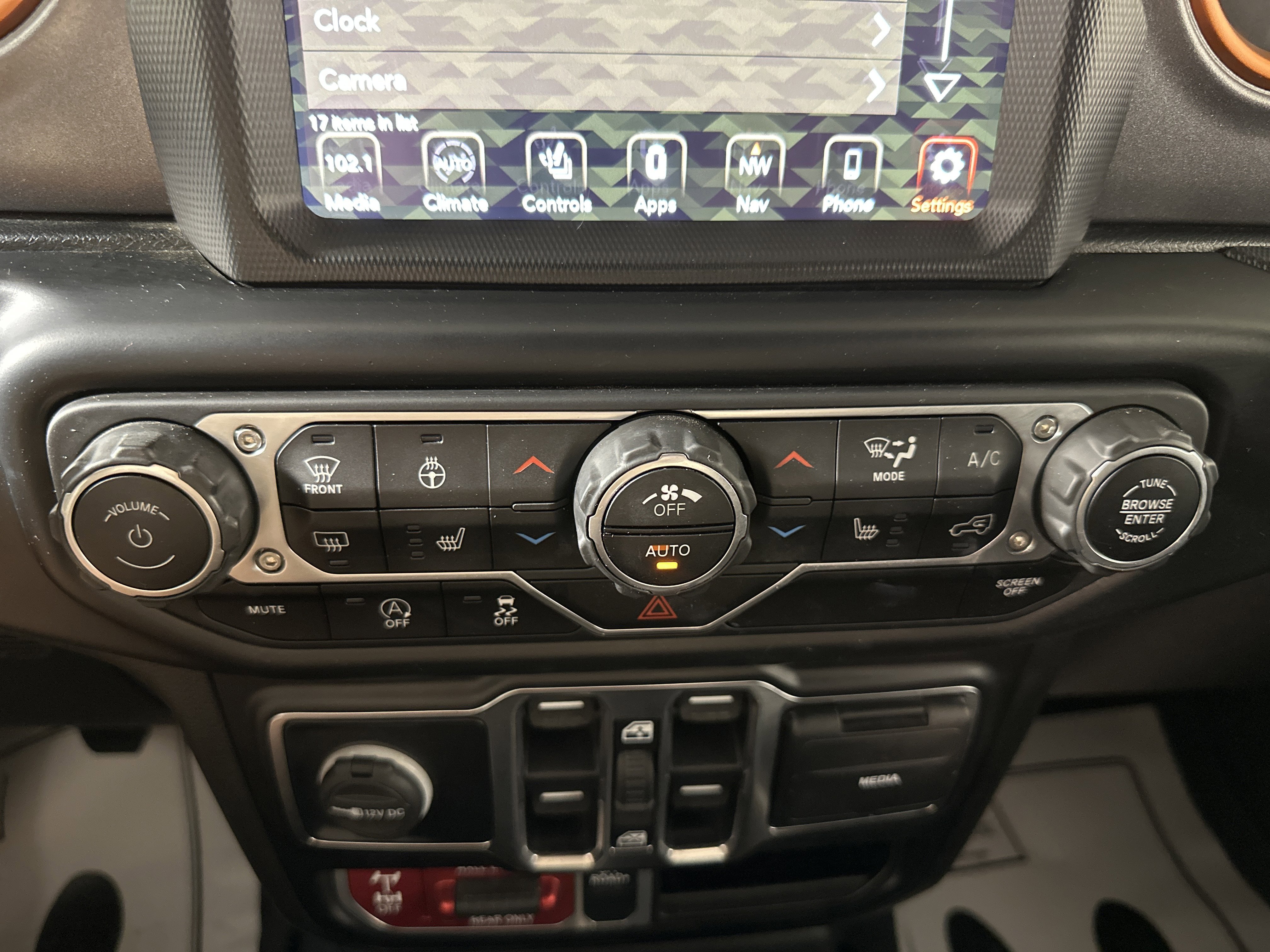 Used 2022 Sting-Gray Clearcoat Jeep Mojave image 21