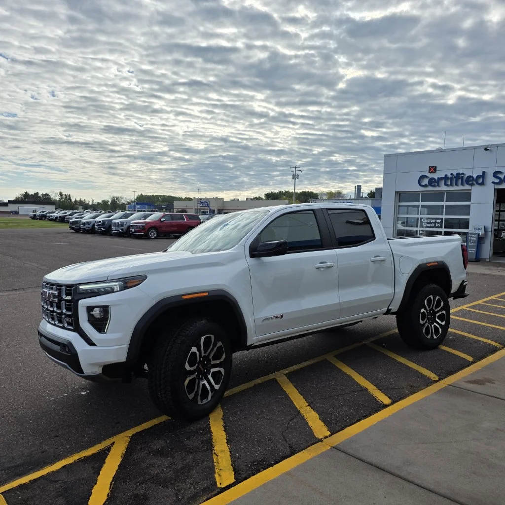 2026 GMC Canyon AT4 - Photo 4