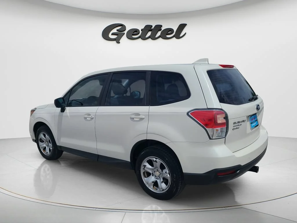 Used 2018 White Subaru 2.5i image 7
