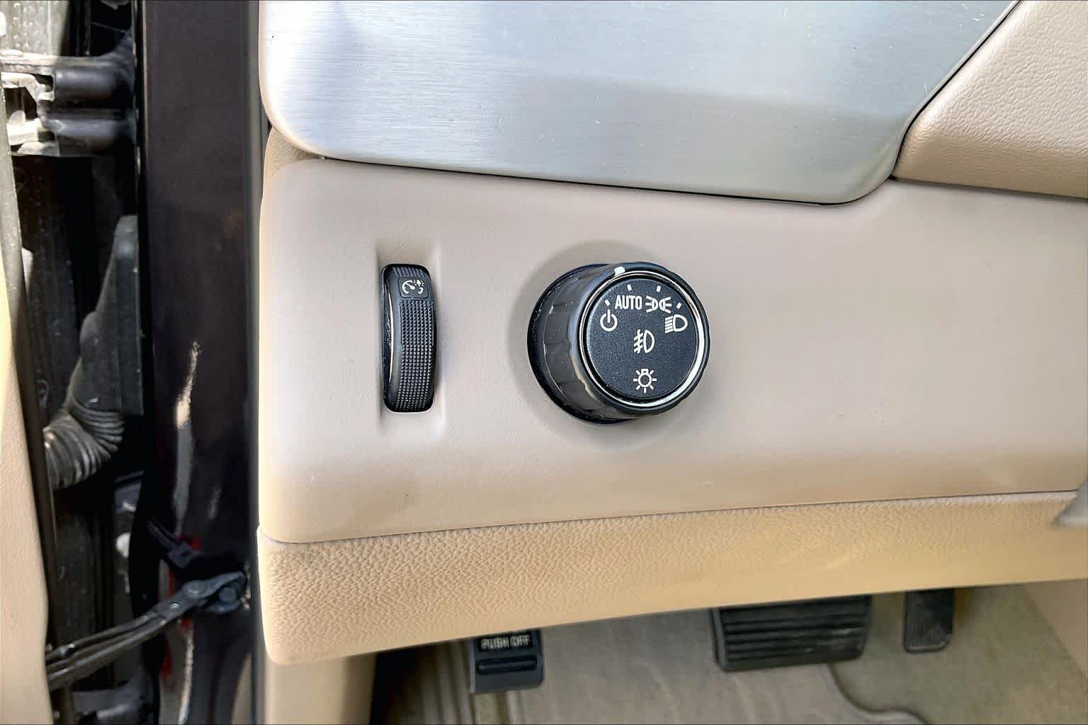 Used 2018 Iridium Metallic GMC SLT image 15