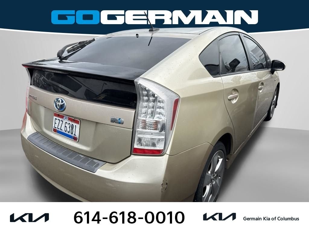 Used 2010  Toyota V image 4