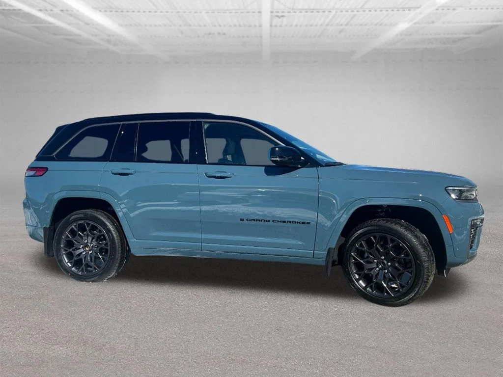 New 2026 Steel Blue Exterior Paint Jeep Summit image 6