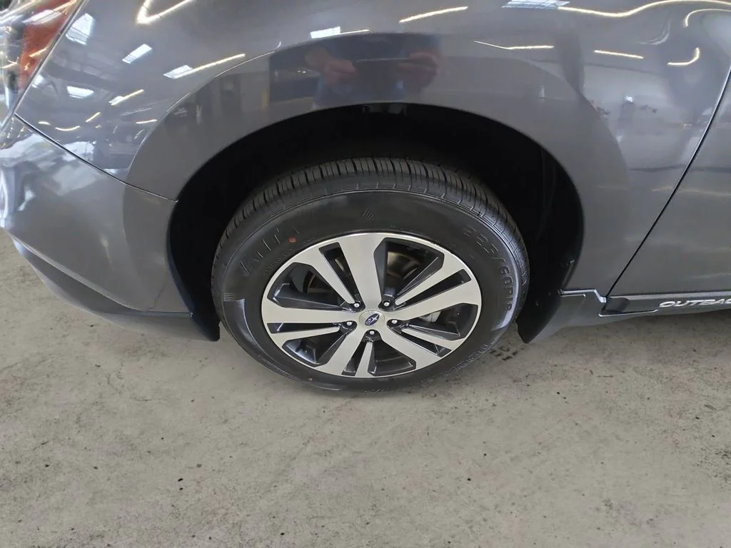 Used 2018 Gray Subaru 2.5i image 9