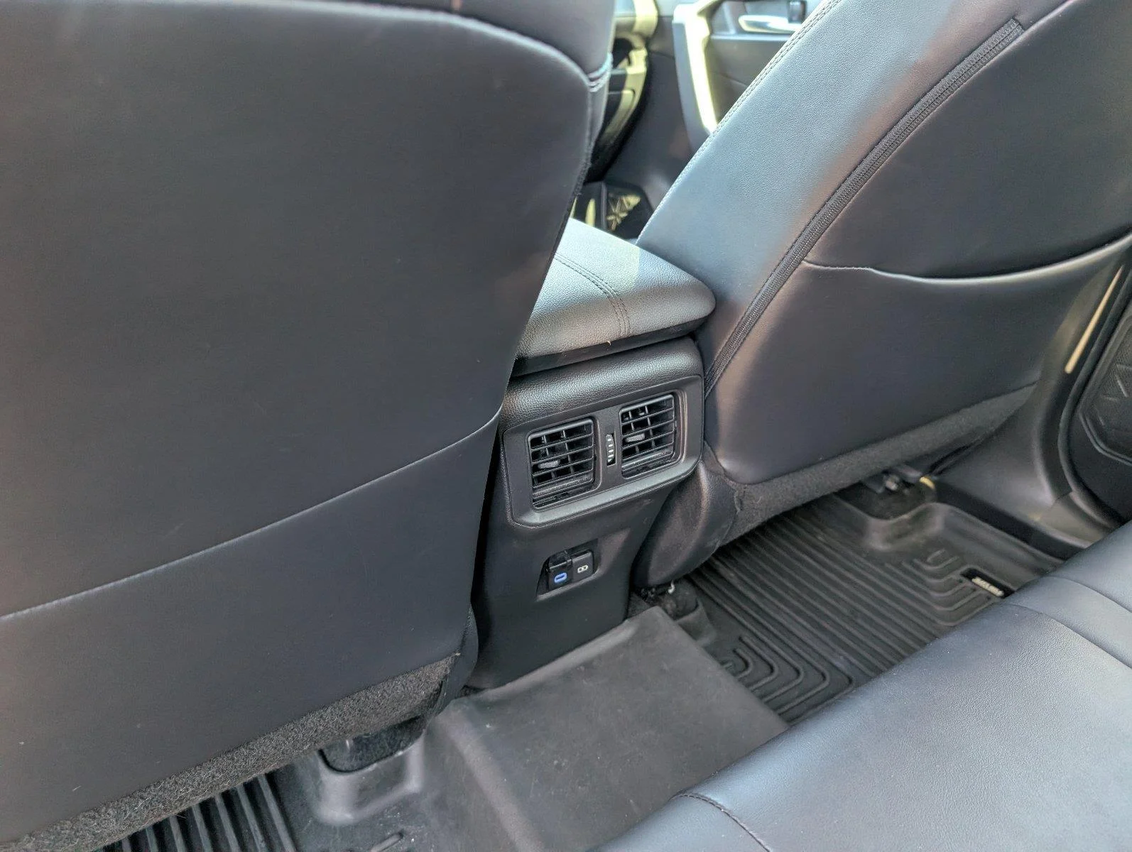 Used 2022 Magnetic Gray Metallic Toyota XLE Premium image 32