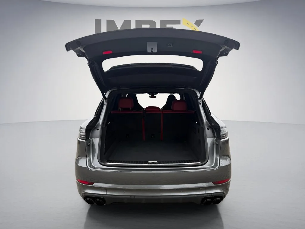 Used 2022  Porsche Turbo image 12